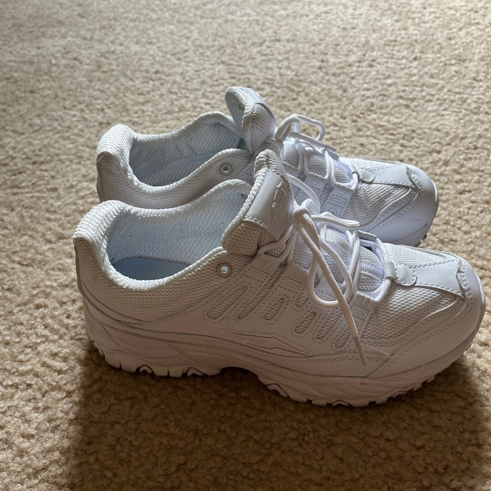 No name brand white tennis shoes size 8.5